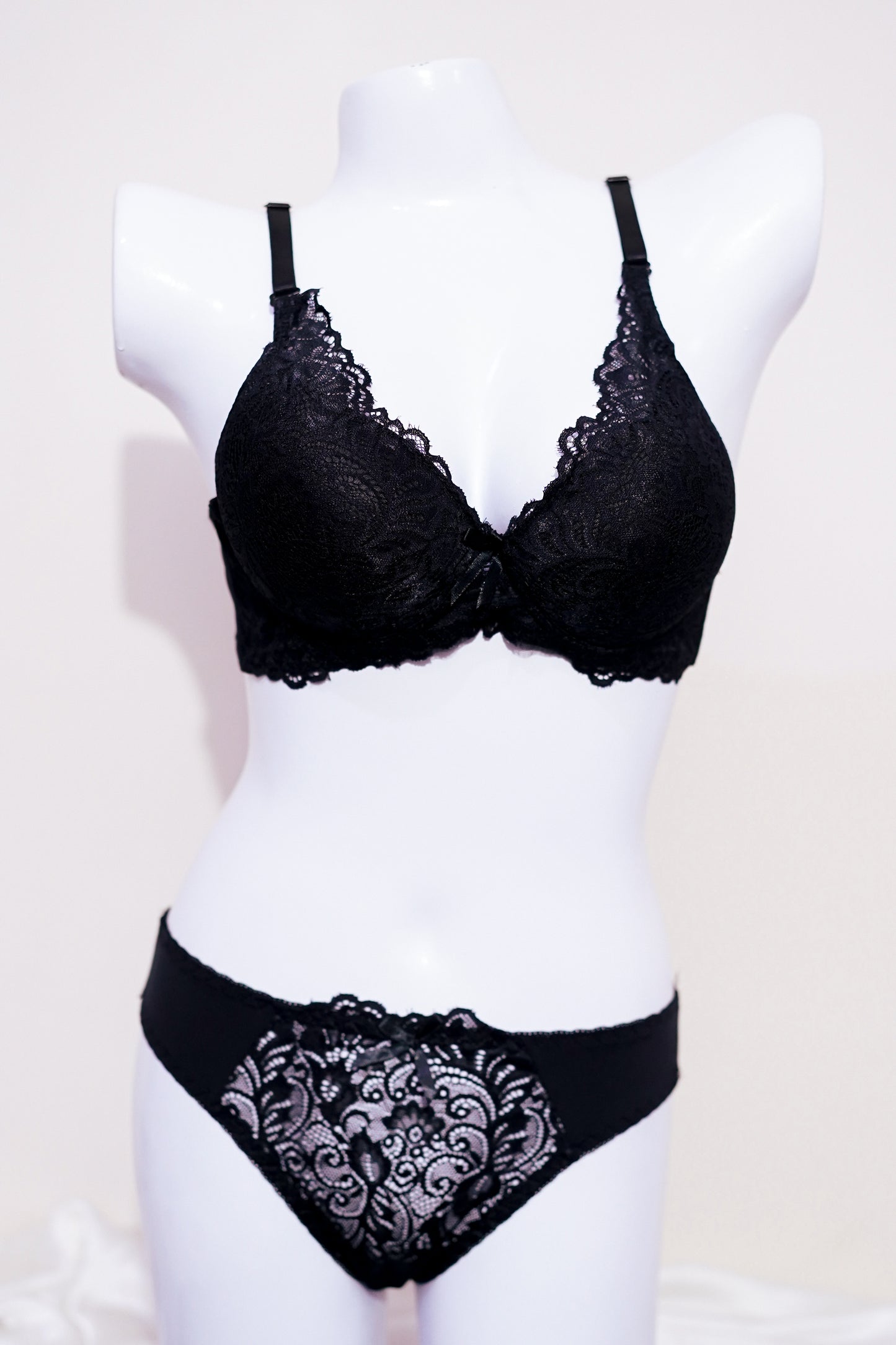 Embroided lace bridal set