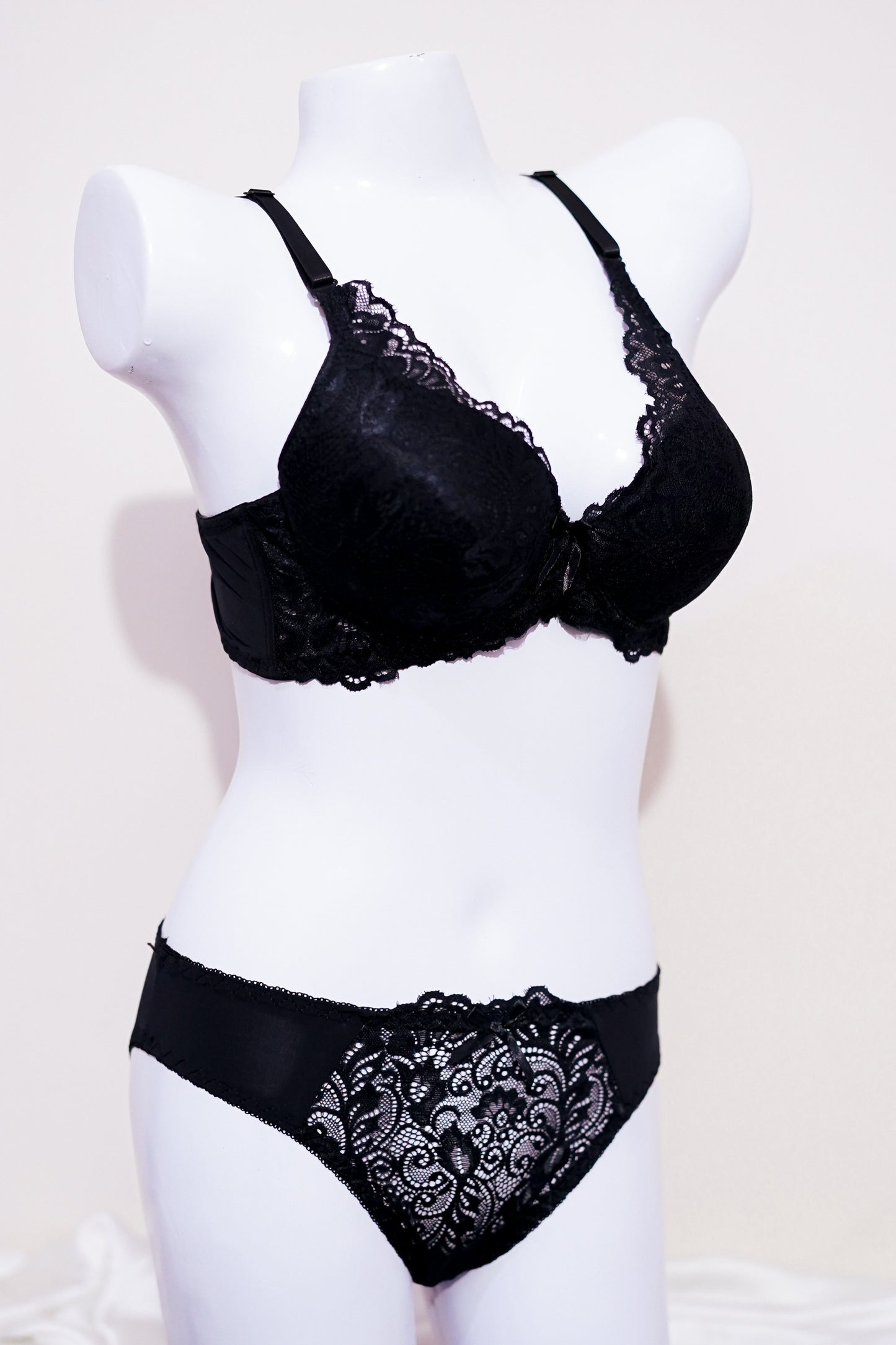 Embroided lace bridal set