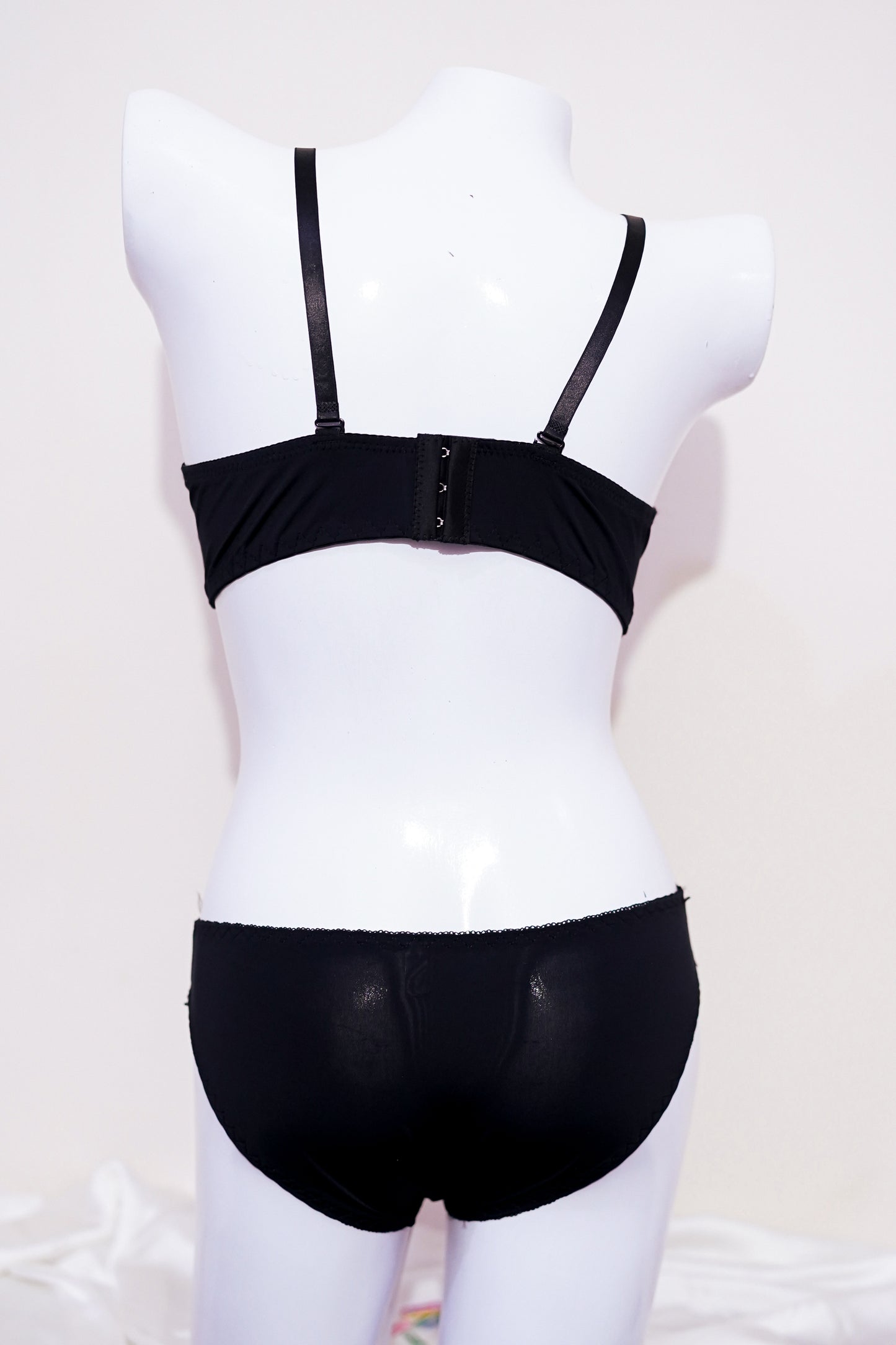 Embroided lace bridal set